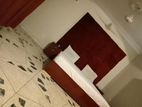 Motel525 Near Agha khan & liaqat National Hospital image 10