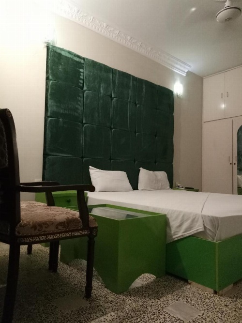 Motel525 Near Agha khan & liaqat National Hospital image 16