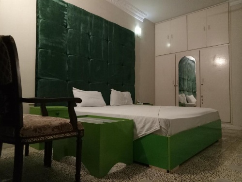 Motel525 Near Agha khan & liaqat National Hospital image 17