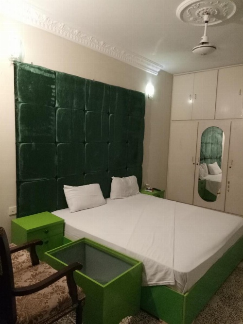 Motel525 Near Agha khan & liaqat National Hospital image 18