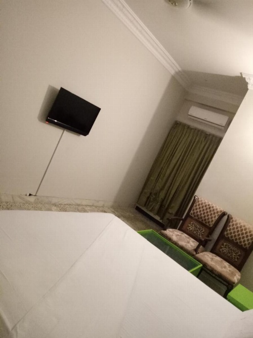 Motel525 Near Agha khan & liaqat National Hospital image 20