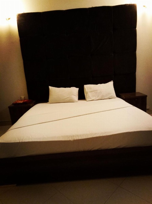 Motel525 Near Agha khan & liaqat National Hospital image 29