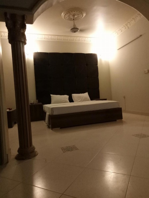 Motel525 Near Agha khan & liaqat National Hospital image 32