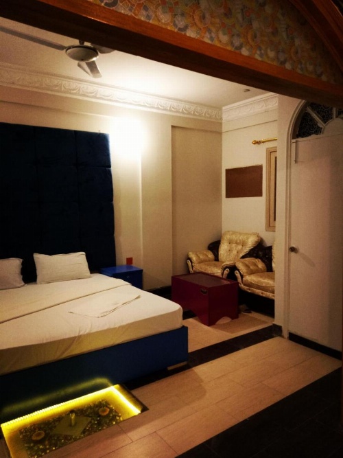 Motel525 Near Agha khan & liaqat National Hospital image 5