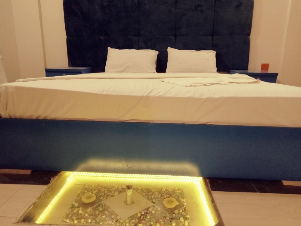 Motel525 Near Agha khan & liaqat National Hospital Main image